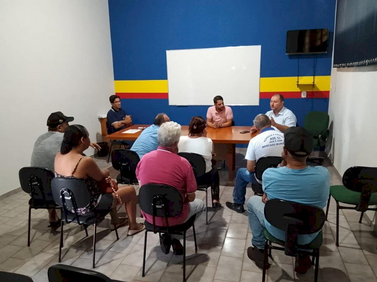 Secretários se reuniram com comerciantes do feirão após anuncio de reforma