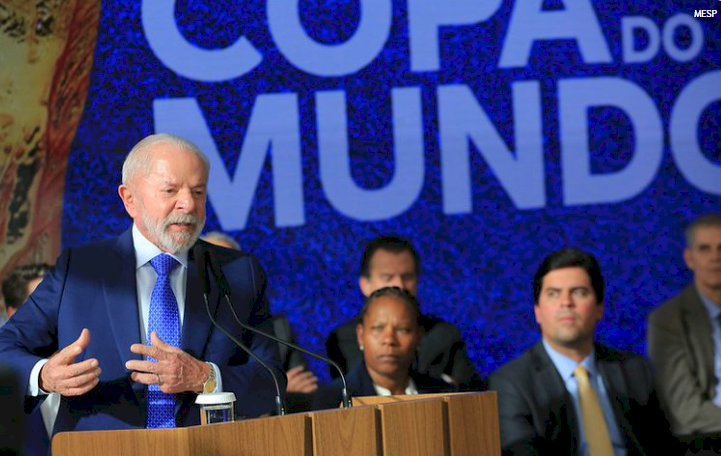 Em cerimônia, Lula defende a valorização do futebol feminino