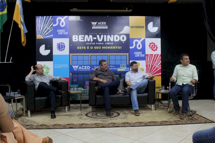 Em um café da manhã com empresários, Riedel detalha Regularize Já e admite falha de comunicação