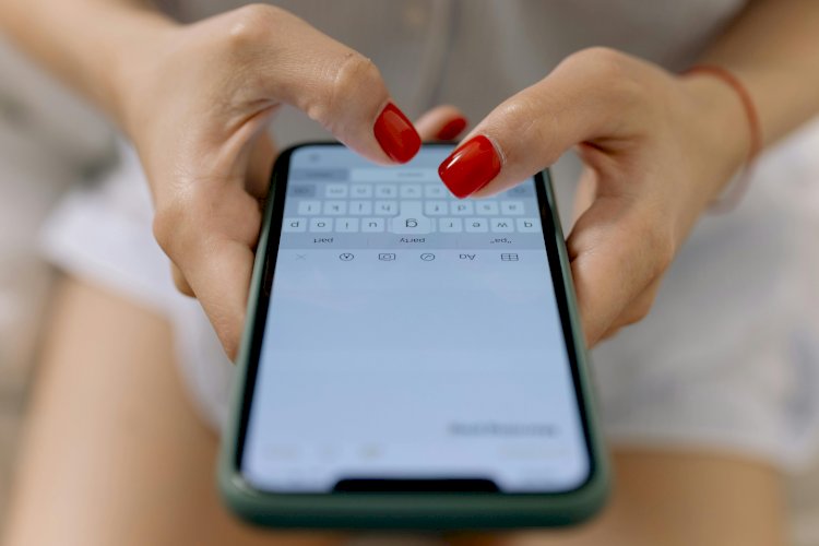 Hiperconectados, mas sozinhos: como as redes sociais estão mudando a forma como sentimos solidão