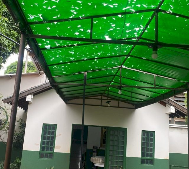 Granizo rasga lona de toldos no Ceia
