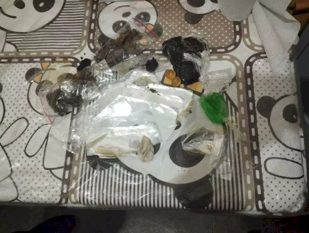 Flagrada com drogas escondidas no sutiã, visitante é presa ao tentar entrar na PED
