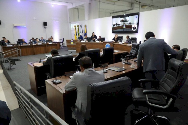 Câmara de Dourados aprova títulos e homenagens durante sessão ordinária